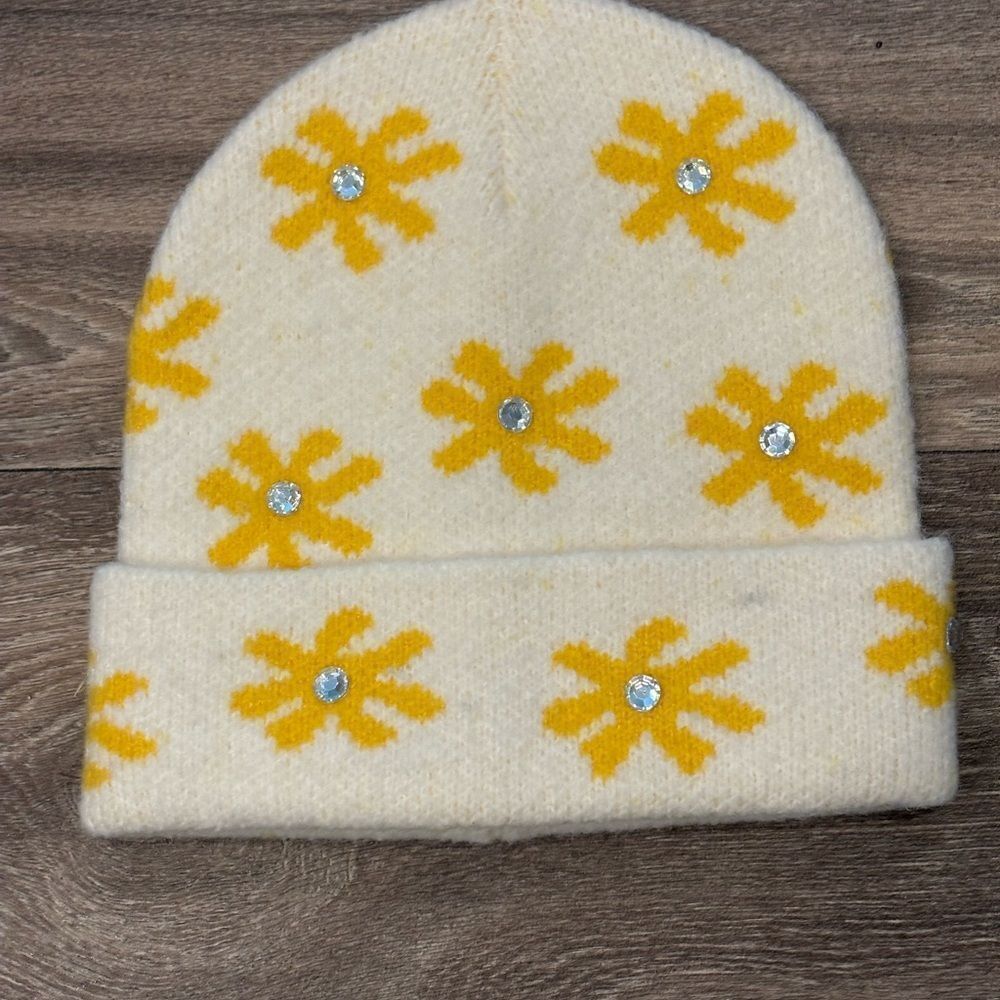 Do Everything in Love Anthologie Cream and Yellow Knit Hat